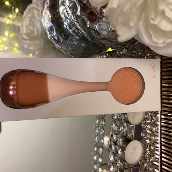 PMD Clean Smart Facial Cleansing Device - Picture 2 of 4